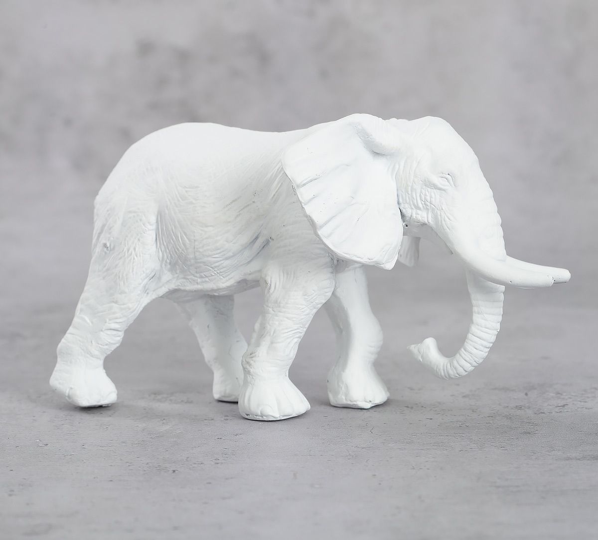 india-circus-white-baby-elephant-figurin